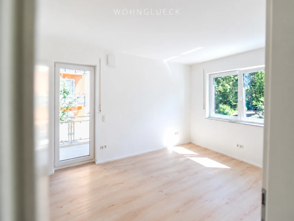 Schlafzimmer mit Zugang zum Balkon
