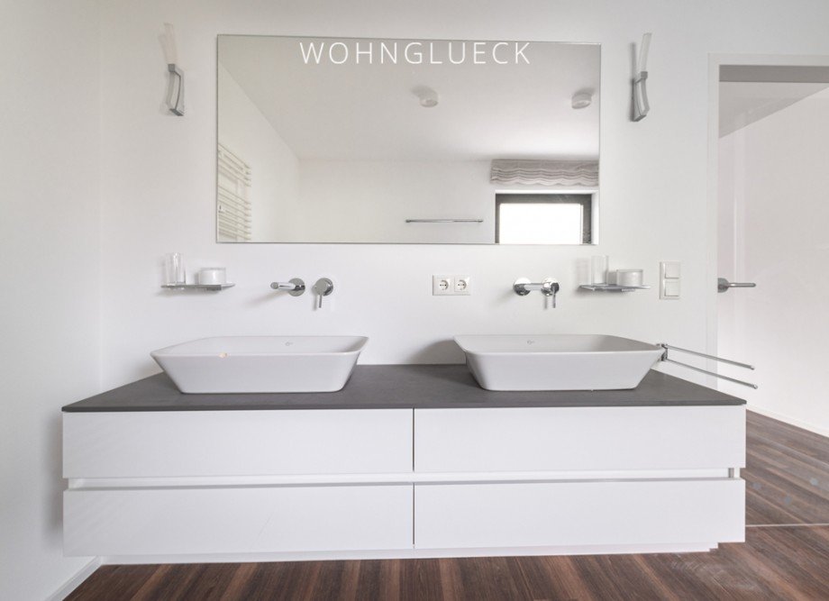 Wohnung im 1. OG Mehrfamilienhaus Neus��
