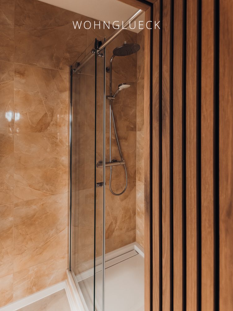 Badezimmer mit Dusche Erdgeschosswohnung Augsburg / Kriegshaber