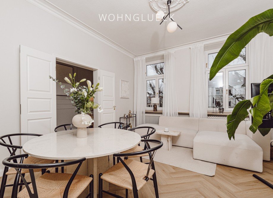 Wohnbereich mit Blick in das Arbeitszimmer Etagenwohnung Augsburg