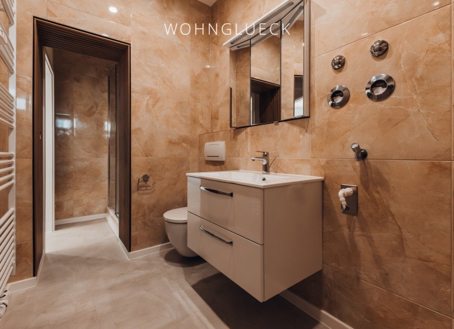 Badezimmer mit Dusche Erdgeschosswohnung Augsburg / Kriegshaber