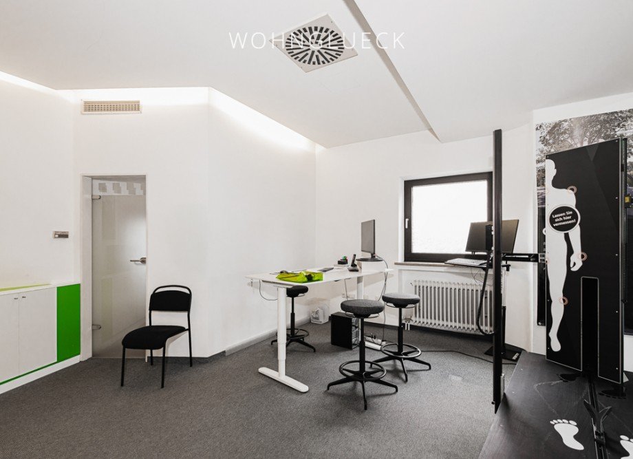Ausstellungsraum Mehrfamilienhaus Neus��
