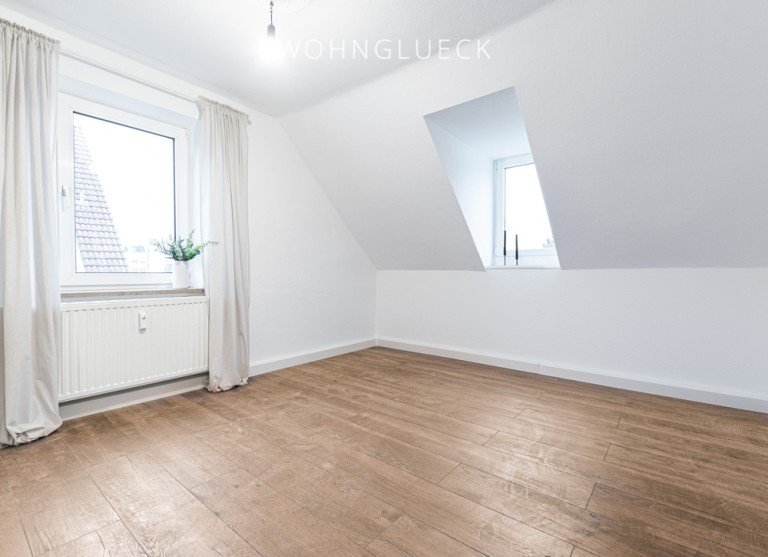 Wohnzimmer Augsburg Etagenwohnung CHARMANTE 3-ZI.-WHG MIT HERVORRAGENDER INFRASTRUKTUR UND EINBAUK�CHE