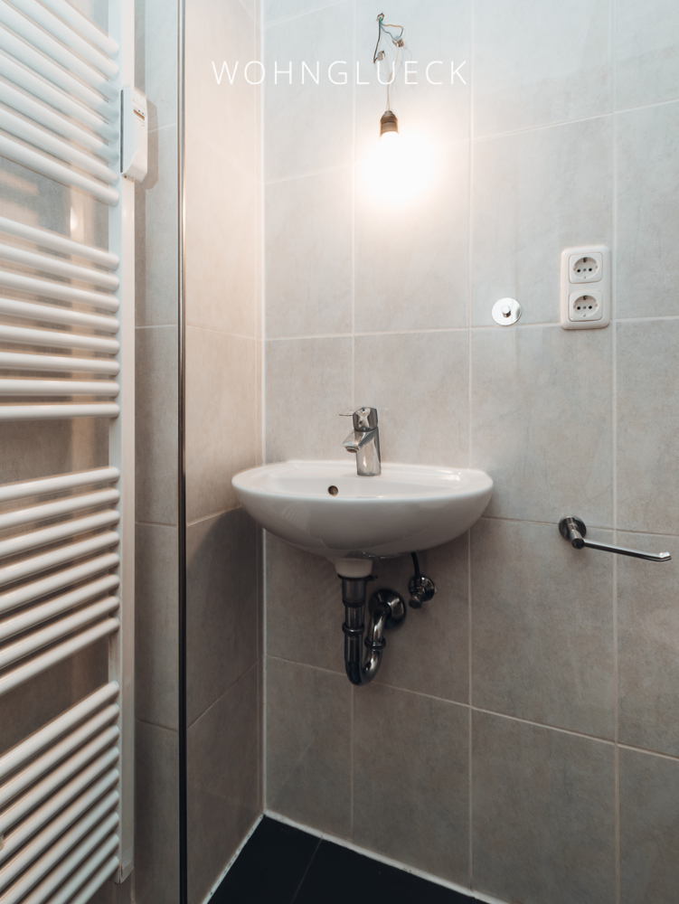 Gepflegtes Duschbad (zweites Bad) Erdgeschosswohnung M�nchen