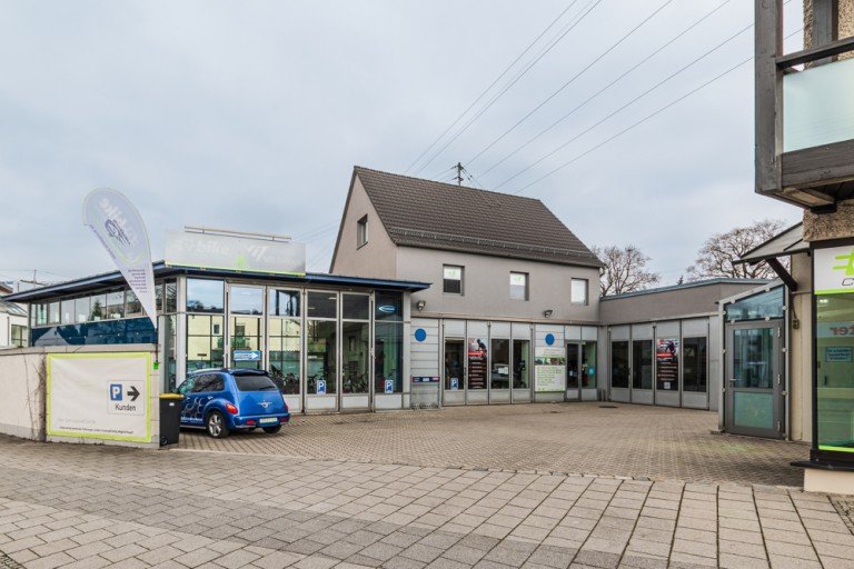 Au�enansicht Neus�� Ladenlokal MODERNE AUSSTELLUNGS- UND B�ROFL�CHEN / VERMIETETE GEWERBEEINHEIT IN NEUS��