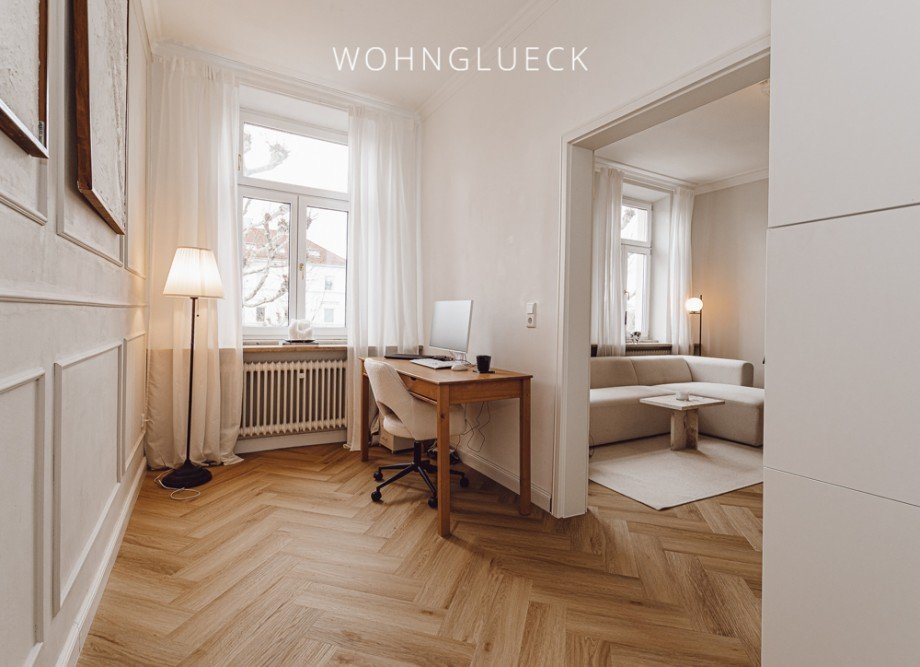 Arbeitszimmer mit Blick in den Wohnbereich Etagenwohnung Augsburg