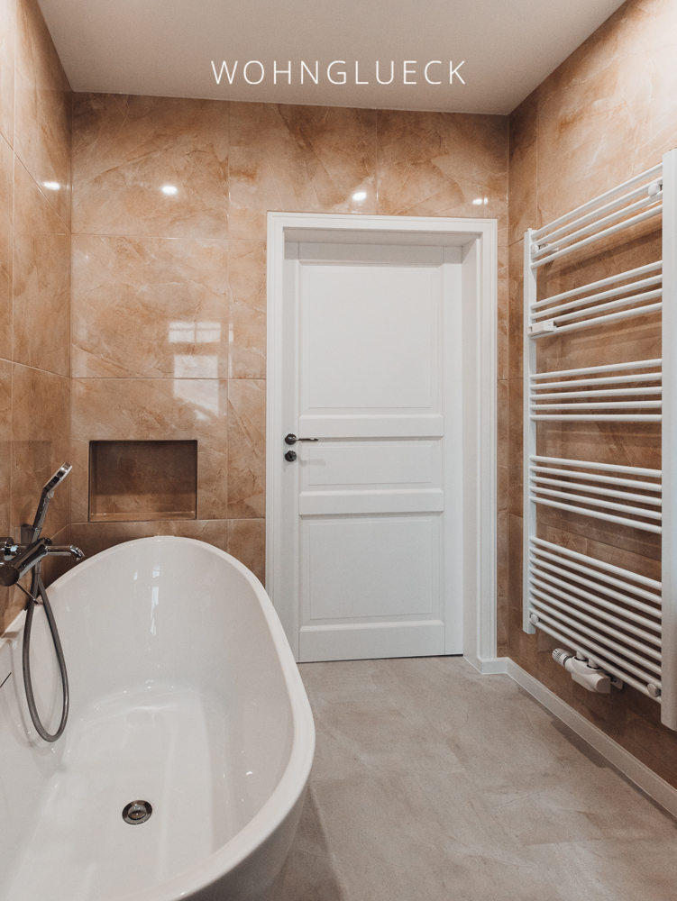 Badezimmer mit Wanne Erdgeschosswohnung Augsburg / Kriegshaber