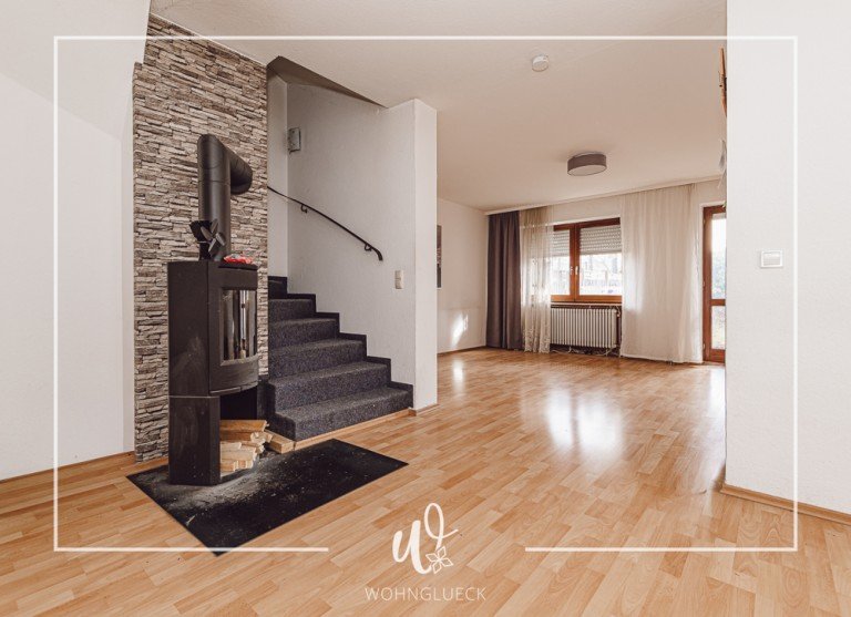 Wohnzimmer Augsburg Zweifamilienhaus GEPFLEGTE DOPPELHAUSH�LFTE MIT BALKON UND GARTENANTEIL- IN G�GGINGEN