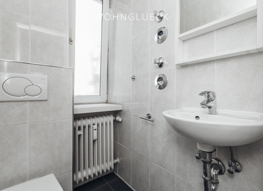 Gepflegtes Tageslichtbad Erdgeschosswohnung M�nchen