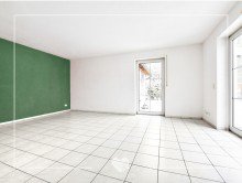 Wohnbereich mit Gartenblick und Zugang zur Terrasse PLATZ F�R FAMILIEN: HAUS IN HAUS MIT EINLIEGERWOHNUNG