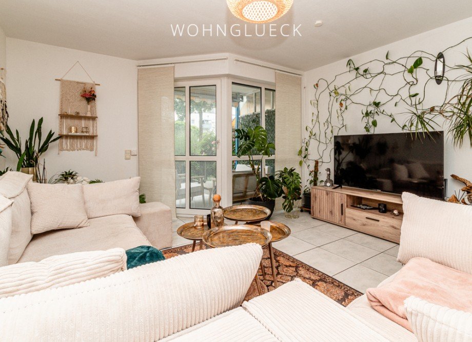 Wohnzimmer mit Zugang auf die Terrasse Erdgeschosswohnung Gersthofen