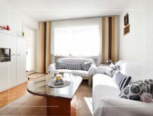 Schlafzimmer mit Zugang zum Balkon ZENTRALE 3-ZI.-WOHNUNG MIT WEITBLICK IN NEUS�SS