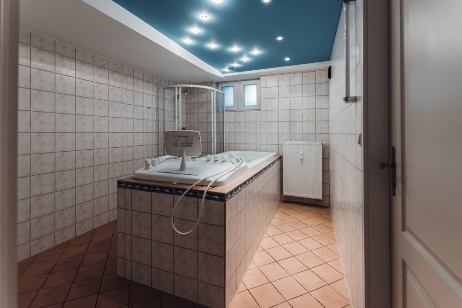 Wanne mit Dusche B�ro / Praxis Augsburg / Kriegshaber