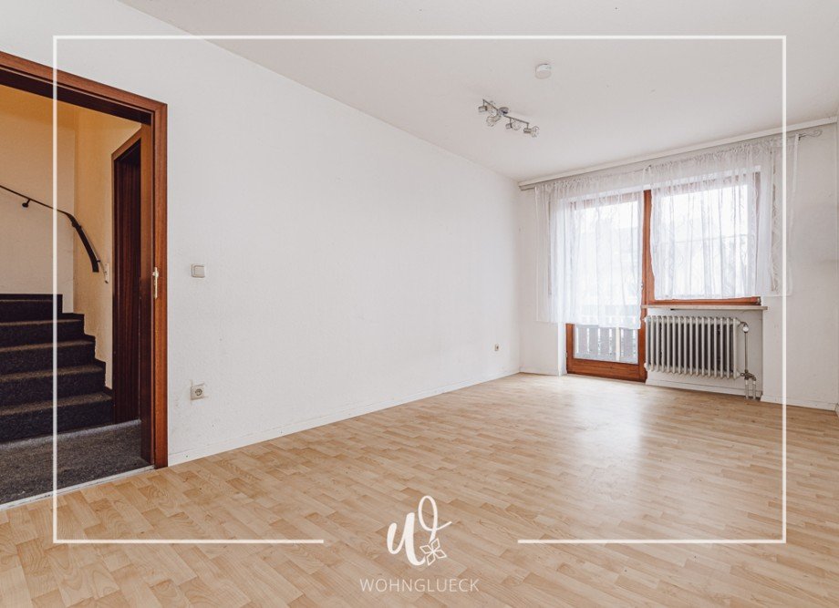 Schlafzimmer mit Zugang zum Balkon Zweifamilienhaus Augsburg