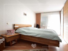 Schlafzimmer mit Zugang zum Balkon ZENTRALE 3-ZI.-WOHNUNG MIT WEITBLICK IN NEUS�SS