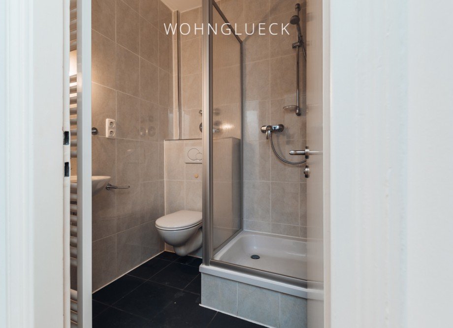 Gepflegtes Duschbad (zweites Bad) Erdgeschosswohnung M�nchen
